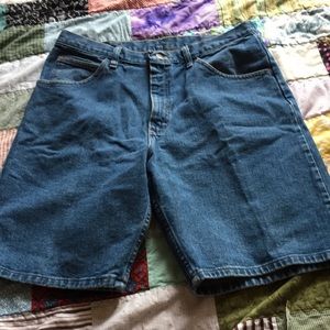 Wrangler relaxed fit blue Jean shorts size 34